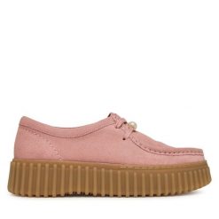Półbuty Clarks. Czerwone półbuty damskie Clarks, bez wzorów, bez obcasa, na płaskiej podeszwie, bez zapięcia. Za 429.99 zł.