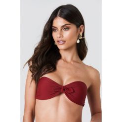 J&K Swim X NA-KD Góra bikini bandeau z wiązaniem - Red. Bikini damskie marki J&K Swim X NA-KD. W wyprzedaży za 40.47 zł.