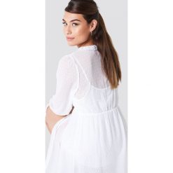 NA-KD Boho Sukienka maxi z falbaną - White. Sukienki damskie marki NA-KD Boho. Za 202.95 zł.