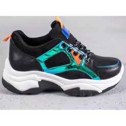 SHELOVET czarne Buty Sportowe Z Efektem Holo. Czarne obuwie sportowe damskie SHELOVET, bez wzorów, z syntetyku. W wyprzedaży za 89.00 zł.