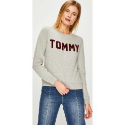 Tommy Hilfiger - Bluza. Bluzy damskie marki Tommy Hilfiger. W wyprzedaży za 339.90 zł.