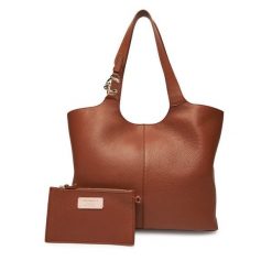 Torebka Coccinelle. Brązowe torebki do ręki damskie Coccinelle, bez wzorów, klasyczne, bez dodatków. Za 1,399.00 zł.