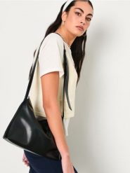 Torebka - czarny. Czarne torebki do ręki damskie Sinsay, bez wzorów, bez dodatków. Za 39.99 zł.