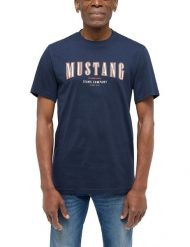 Męski T-Shirt Mustang Style Austin Dark Sapphire 1016266 4136. Niebieskie t-shirty męskie Mustang, m, bez wzorów, bez kołnierzyka. Za 69.99 zł.