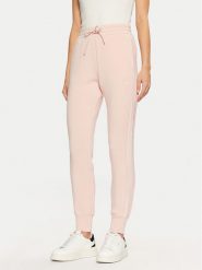 Guess Spodnie dresowe V2YB18 K7UW2 Różowy Regular Fit. Czerwone spodnie dresowe damskie Guess, xl, z aplikacjami, z dresówki. Za 239.99 zł.