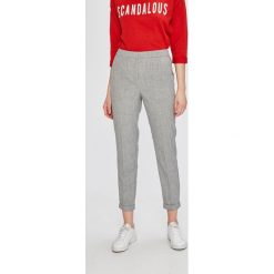 Vero Moda - Spodnie. Spodnie materiałowe damskie marki Vero Moda. W wyprzedaży za 99.90 zł.