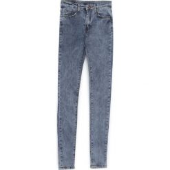Jasnoniebieskie Jeansy Savvy. Jeansy damskie marki Born2be. Za 44.99 zł.