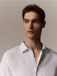 Lniana koszula slim fit - biały. Białe koszule męskie Reserved, l, bez wzorów, z tkaniny, bez kołnierzyka, bez ramiączek. Za 159.99 zł.