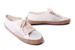 EMU AUSTRALIA Agonis Mac W12469 coconut/blanc coco, półbuty/espadryle damskie. Brązowe espadryle damskie Emu Australia, na lato, bez wzorów, bez obcasa, bez zapięcia. Za 339.90 zł.