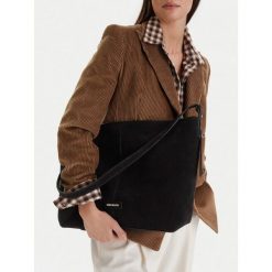 Torebka GINO ROSSI. Czarne torebki do ręki damskie Gino Rossi, bez wzorów, bez dodatków. Za 459.99 zł.