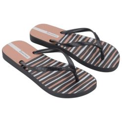 Japonki Ipanema Classic Happy Xii Fem 83582 AW917 czarne. Czarne klapki damskie bez wzorów, z materiału, bez obcasa. Za 130.93 zł.