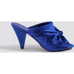 NA-KD Shoes Klapki mule z kokardą - Blue. Niebieskie klapki damskie NA-KD Shoes. Za 121.95 zł.