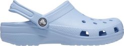 Crocs Chodaki Crocs Classic błękitne 10001 4WK 36-37. Niebieskie klapki damskie Crocs, bez wzorów, sportowe, bez obcasa. Za 235.41 zł.