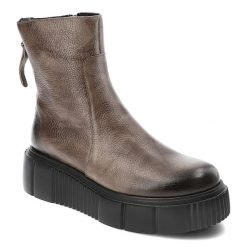 Brązowe Botki Armodo Stylowe Obuwie Damskie Na Platformie. Brązowe kozaki damskie Armodo, ze skóry, bez obcasa, na platformie. Za 369.00 zł.
