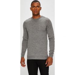 Guess Jeans - Sweter. Kardigany damskie marki Guess Jeans. W wyprzedaży za 249.90 zł.