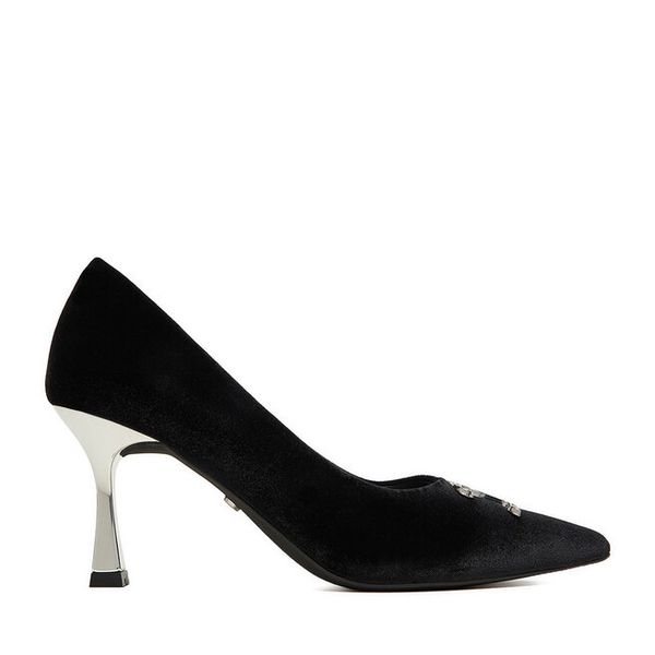 Szpilki Juicy Couture. Czarne szpilki damskie Juicy Couture, bez wzorów, bez obcasa, bez zapięcia. Za 144.99 zł.