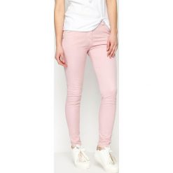 Różowe Spodnie Imagery. Spodnie materiałowe damskie marki Born2be. Za 49.99 zł.