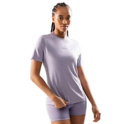 Damska koszulka treningowa z krótkim rękawem Fitness Siroko Pulau. Fioletowe koszulki sportowe damskie SIROKO, s, bez wzorów, z materiału, bez kołnierzyka, bez ramiączek, do biegania. Za 85.00 zł.