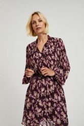 Plisowana sukienka z paskiem brązowa. Brązowe sukienki damskie MOODO, l, bez wzorów, z poliesteru, bez kołnierzyka, bez ramiączek. W wyprzedaży za 59.99 zł.