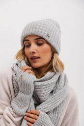 WEŁNIANA CZAPKA GILDA JASNO SZARA One size - Flawless. Szare czapki i kapelusze damskie Flawless, na zimę, bez wzorów, z kaszmiru, eleganckie. Za 195.50 zł.
