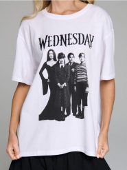 Koszulka Wednesday - biały. Białe t-shirty damskie Sinsay, l, bez wzorów, z bawełny, bez kołnierzyka. Za 39.99 zł.