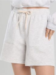 Szorty dresowe z szerokimi nogawkami - szary. Szare szorty damskie Sinsay, l, bez wzorów, z dresówki. W wyprzedaży za 19.99 zł.