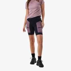 Szorty turystyczne damskie Swedemount Trondheim Trekking Shorts wodoodporne. Czarne szorty sportowe damskie SWEDEMOUNT, bez wzorów, z tkaniny, sportowe, trekkingowe. Za 249.99 zł.