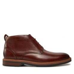 Trzewiki Clarks. Brązowe botki męskie Clarks, bez wzorów, bez zapięcia. Za 459.99 zł.