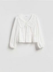 Bluzka z kołnierzem - biały. Białe bluzki damskie Reserved, l, bez wzorów, z bawełny, bez kołnierzyka, bez ramiączek. Za 149.99 zł.