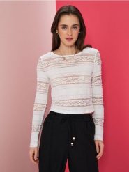 Ażurowa bluzka - kremowy. Białe bluzki damskie Sinsay, l, w ażurowe wzory, bez kołnierzyka, bez ramiączek. Za 35.99 zł.