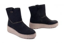 Rieker N2870-00 black, botki damskie. Czarne botki damskie Rieker, ze skóry ekologicznej, bez obcasa, na koturnie, bez zapięcia. Za 331.42 zł.