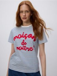 T-shirt z haftem - wielobarwny. T-shirty damskie Reserved, l, bez wzorów, z bawełny, bez kołnierzyka. Za 45.99 zł.