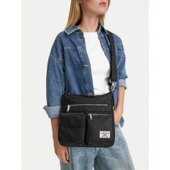 Torebka Guess Jeans. Czarne torebki do ręki damskie Guess Jeans, z aplikacjami, z jeansu, bez dodatków. Za 179.99 zł.
