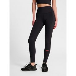 Damskie legginsy Hummel Hiit Intensity. Czarne bielizna termoaktywna damska Hummel, bez wzorów, bez ramiączek. Za 294.50 zł.