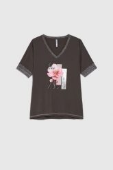 Bluzka z nadrukiem brązowa. Brązowe bluzki damskie MOODO, bez wzorów, z bawełny, bez kołnierzyka, bez ramiączek. Za 79.99 zł.