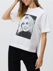 T-shirt Brigitte Bardot - biały. Białe t-shirty damskie Reserved, l, bez wzorów, z bawełny, bez kołnierzyka. W wyprzedaży za 39.99 zł.