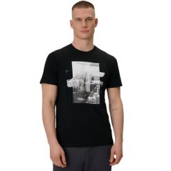 Koszulka męska 4F - bawełniany T-shirt, regular fit. Czarne t-shirty męskie 4f, m, bez wzorów, z bawełny, klasyczne, bez kołnierzyka. Za 59.99 zł.