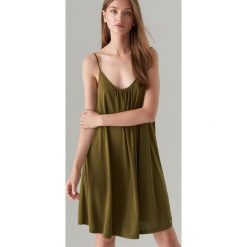 Trapezowa sukienka na ramiączkach - Khaki. Sukienki damskie Mohito. W wyprzedaży za 39.99 zł.