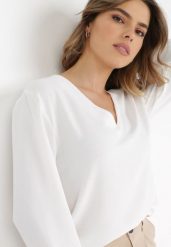 Biała Bluzka Myrele. Białe bluzki damskie Born2be, bez wzorów, z jeansu, eleganckie, bez kołnierzyka, bez ramiączek. Za 54.99 zł.