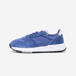 Buty sportowe damskie Decathlon RR70. Białe obuwie sportowe damskie Decathlon, bez wzorów, z gumy, trekkingowe. W wyprzedaży za 139.99 zł.