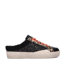 Klapki Eva Minge. Czarne klapki damskie Eva Minge, bez wzorów, bez obcasa. Za 379.99 zł.