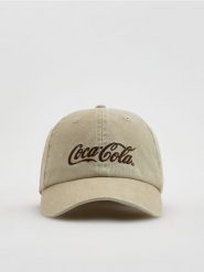 Czapka baseball Coca-Cola - beżowy. Brązowe czapki i kapelusze męskie Reserved, bez wzorów. Za 65.99 zł.