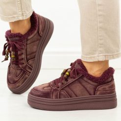 Bordowe skórzane sneakersy damskie T.Sokolski 184. Czerwone botki damskie Sokolski, na jesień, z dzianiny, eleganckie, z okrągłym noskiem, bez obcasa, na platformie, bez zapięcia. Za 349.00 zł.