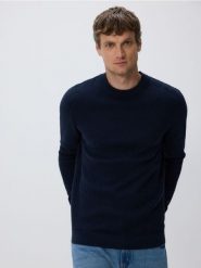 Strukturalny sweter z bawełny - granatowy. Niebieskie swetry przez głowę męskie Reserved, l, bez wzorów, z bawełny, bez kołnierzyka. Za 139.99 zł.