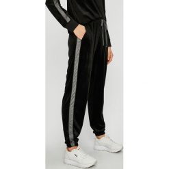Dkny - Spodnie. Szare spodnie materiałowe damskie DKNY. W wyprzedaży za 239.90 zł.