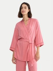 Triumph Szlafrok Amourette Jacquard 10227267 Różowy Regular Fit. Czerwone szlafroki damskie Triumph, bez wzorów, z wiskozy, bez ramiączek, bez kaptura. Za 179.99 zł.