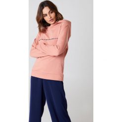 Rut&Circle Bluza z dużym kapturem Penny - Pink. Różowe bluzy damskie Rut&Circle, z nadrukiem. W wyprzedaży za 64.78 zł.
