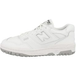 Buty New Balance 550 białe unisex. Białe obuwie sportowe damskie New Balance, bez wzorów, ze skóry, trekkingowe. W wyprzedaży za 525.45 zł.