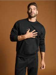 Bluza - czarny. Czarne bluzy męskie Sinsay, l, bez wzorów, bez kaptura. W wyprzedaży za 29.99 zł.