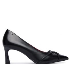 Szpilki Tamaris. Czarne szpilki damskie Tamaris, bez wzorów, bez obcasa, bez zapięcia. Za 404.99 zł.